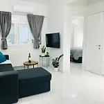 Urban Luxury In The Heart Of Skg