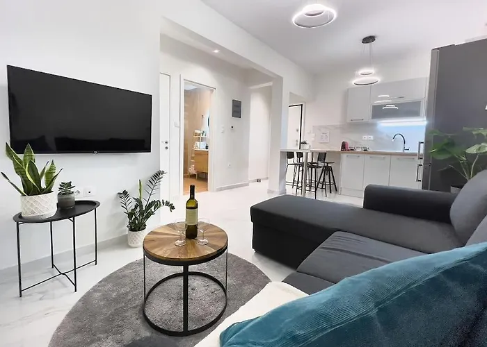 Urban Luxury In The Heart Of Skg